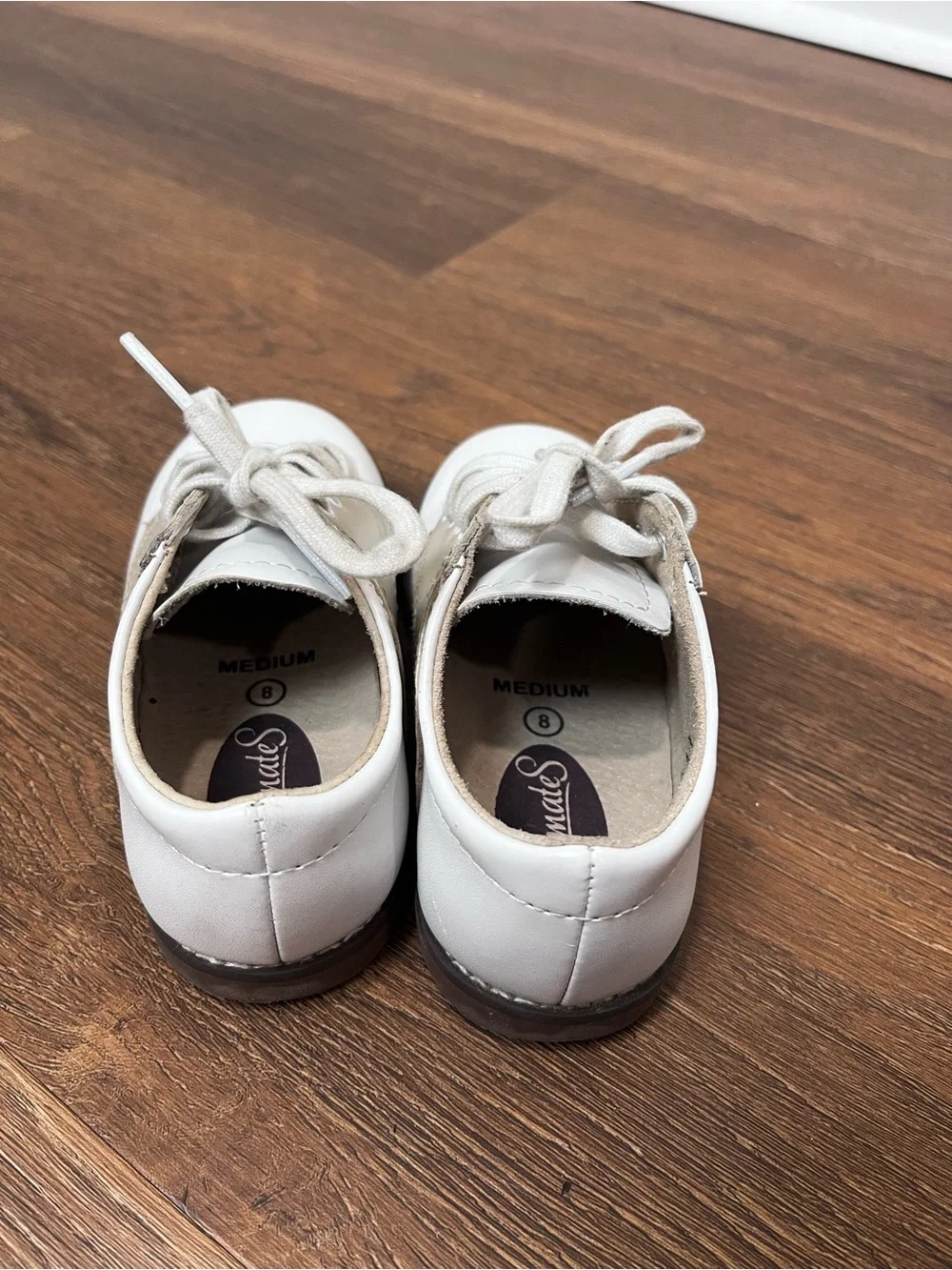 Footmates Kids Two-Tone Saddle Oxford Shoes in White and Beige Size 8